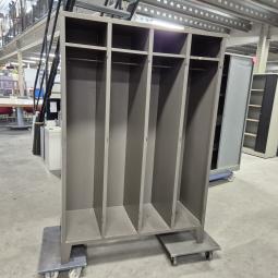  - stalen garderobekast afm 180x123x50 cm  (2)