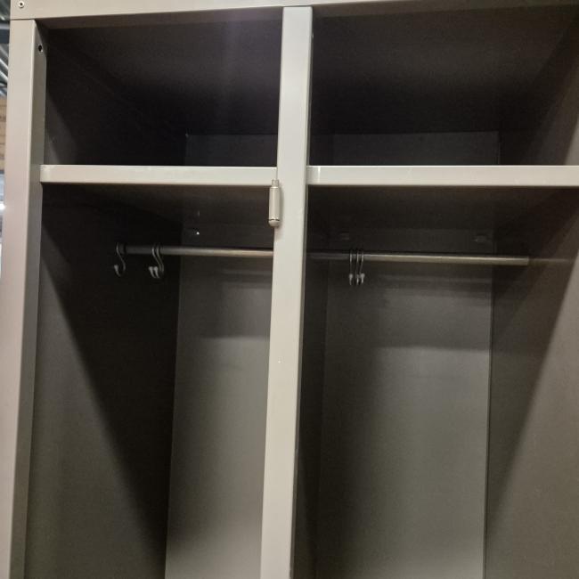  - stalen garderobekast afm 180x123x50 cm  (3)