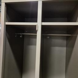  - stalen garderobekast afm 180x123x50 cm  (3)