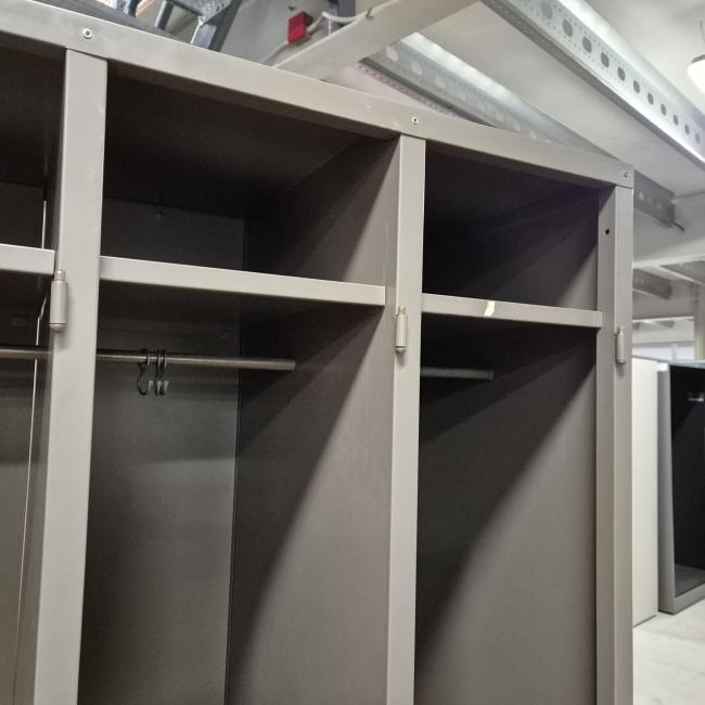  - stalen garderobekast afm 180x123x50 cm  (4)