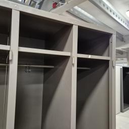  - stalen garderobekast afm 180x123x50 cm  (4)