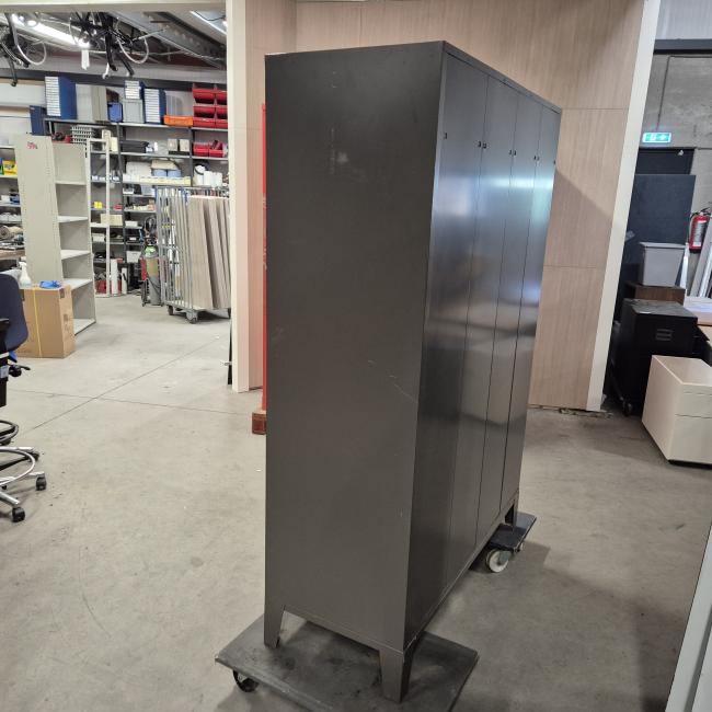 - stalen garderobekast afm 180x123x50 cm  (1)