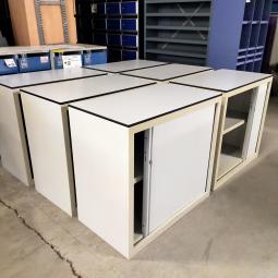  - 6x 95,- pst Lensvelt creme metaal met lichtgrijze roldeur en trespa blad 75x80x45 cm excl sleutels (14)