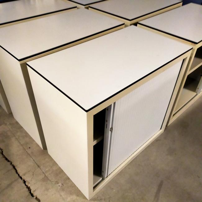  - 6x 95,- pst Lensvelt creme metaal met lichtgrijze roldeur en trespa blad 75x80x45 cm excl sleutels (15)