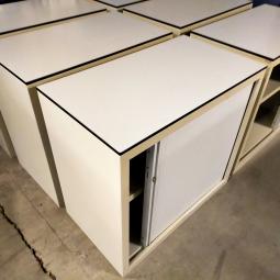  - 6x 95,- pst Lensvelt creme metaal met lichtgrijze roldeur en trespa blad 75x80x45 cm excl sleutels (15)