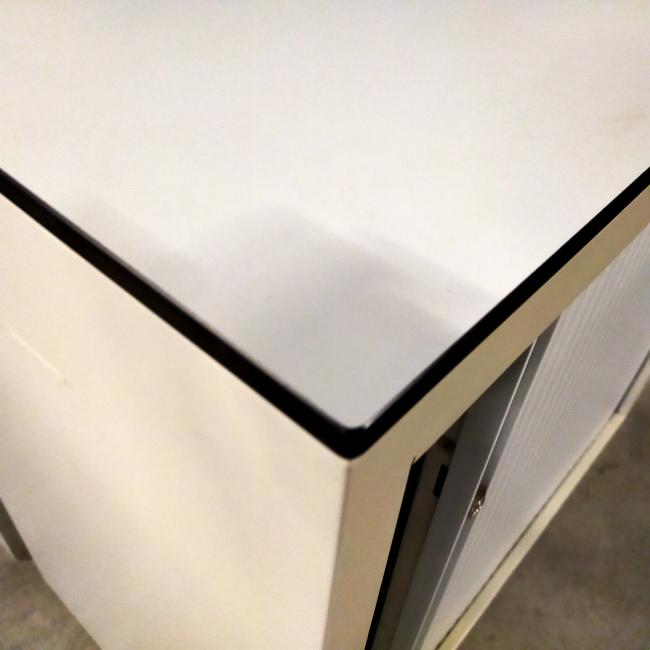  - 6x 95,- pst Lensvelt creme metaal met lichtgrijze roldeur en trespa blad 75x80x45 cm excl sleutels (16)