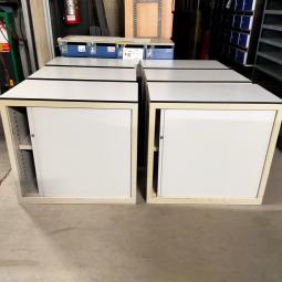  - 6x 95,- pst Lensvelt creme metaal met lichtgrijze roldeur en trespa blad 75x80x45 cm excl sleutels (3)