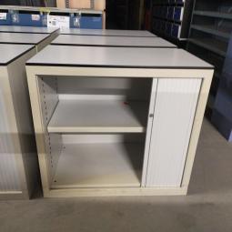  - 6x 95,- pst Lensvelt creme metaal met lichtgrijze roldeur en trespa blad 75x80x45 cm excl sleutels (5)