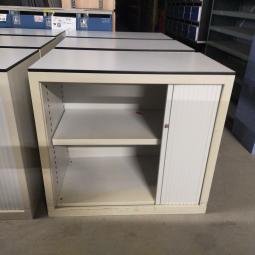  - 6x 95,- pst Lensvelt creme metaal met lichtgrijze roldeur en trespa blad 75x80x45 cm excl sleutels (6)