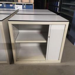  - 6x 95,- pst Lensvelt creme metaal met lichtgrijze roldeur en trespa blad 75x80x45 cm excl sleutels (7)