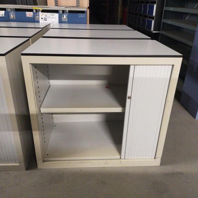  - 6x 95,- pst Lensvelt creme metaal met lichtgrijze roldeur en trespa blad 75x80x45 cm excl sleutels (8)