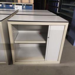  - 6x 95,- pst Lensvelt creme metaal met lichtgrijze roldeur en trespa blad 75x80x45 cm excl sleutels (10)