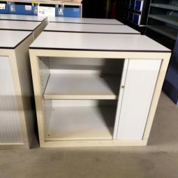  - 6x 95,- pst Lensvelt creme metaal met lichtgrijze roldeur en trespa blad 75x80x45 cm excl sleutels (12)