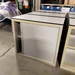  - 6x 95,- pst Lensvelt creme metaal met lichtgrijze roldeur en trespa blad 75x80x45 cm excl sleutels (13)