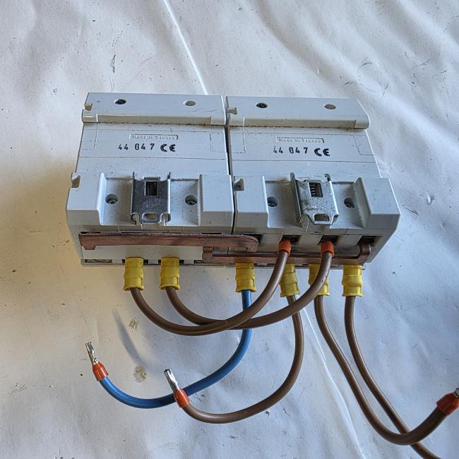  - 2X HAGER AARDLEKSCHAKELAAR 3 FASE 30mA  40 AMP  (2)