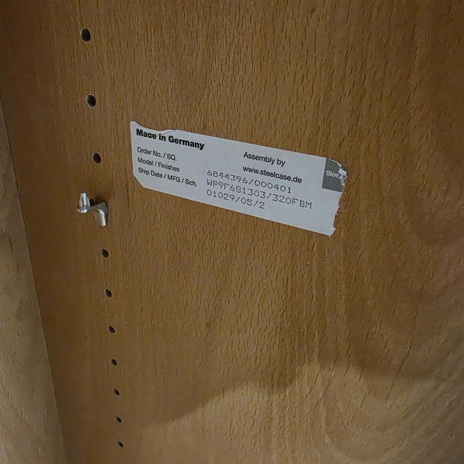  - 2x STEELCASE houten boekenkast afm 240x80x33,5 cm  (1)