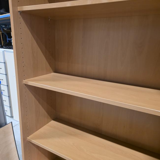  - 2x STEELCASE houten boekenkast afm 240x80x33,5 cm  (4)