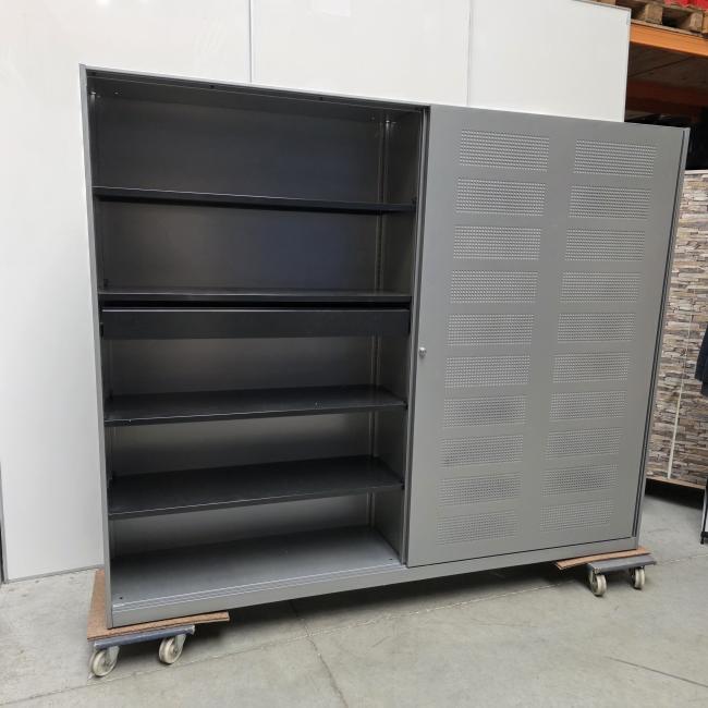  - grote  AHREND akoestische metalen kast 240x195x45 cm hxbxd  (3)