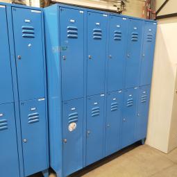  - 2x 10-deurs blauw retro vintage industriele metalen lockerkasten (5)