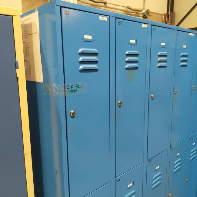  - 2x 10-deurs blauw retro vintage industriele metalen lockerkasten (9)