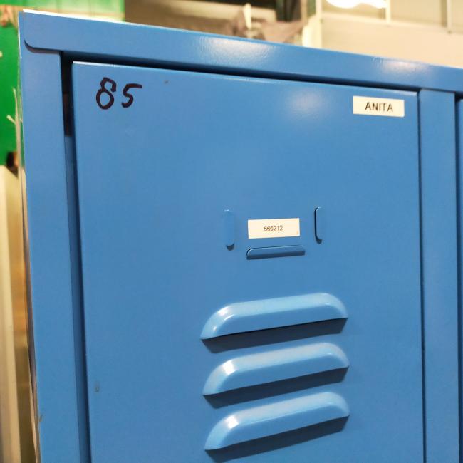  - 2x 10-deurs blauw retro vintage industriele metalen lockerkasten (11)