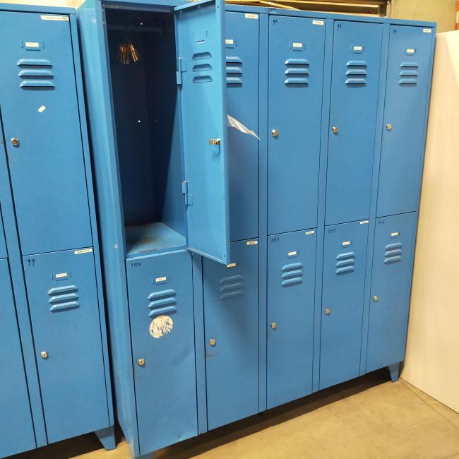  - 2x 10-deurs blauw retro vintage industriele metalen lockerkasten (13)