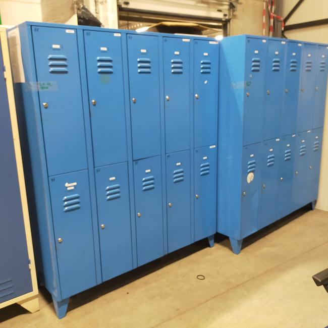  - 2x 10-deurs blauw retro vintage industriele metalen lockerkasten (2)
