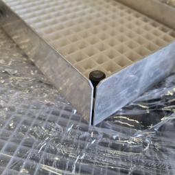  - 170 STUKS ALUMINIUM BAKKEN MET KUNSTSTOF ROOSTER  AFM 39X15,5 CM  (7)