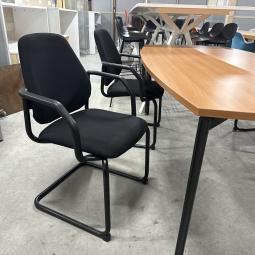  - 1x tafel en 4x stoelen kan als set of los verkocht worden (4)