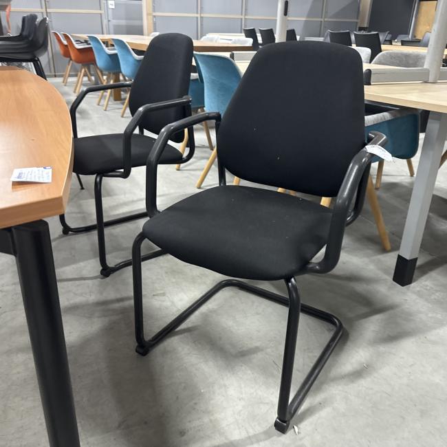  - 1x tafel en 4x stoelen kan als set of los verkocht worden (5)