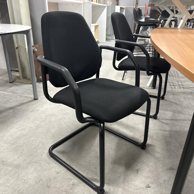  - 1x tafel en 4x stoelen kan als set of los verkocht worden (6)