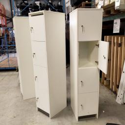 - 3x 115,- pst ex. witte houten 4-deurs lockers met nieuwe sloten eurolocks in zeer nette staat (23)