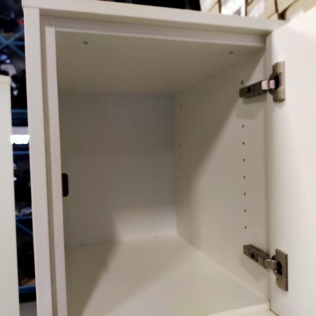  - 3x 115,- pst ex. witte houten 4-deurs lockers met nieuwe sloten eurolocks in zeer nette staat (25)