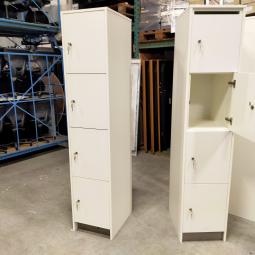  - 3x 115,- pst ex. witte houten 4-deurs lockers met nieuwe sloten eurolocks in zeer nette staat (27)