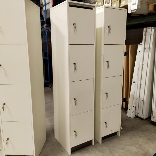  - 3x 115,- pst ex. witte houten 4-deurs lockers met nieuwe sloten eurolocks in zeer nette staat (8)