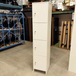 - 3x 115,- pst ex. witte houten 4-deurs lockers met nieuwe sloten eurolocks in zeer nette staat (9)