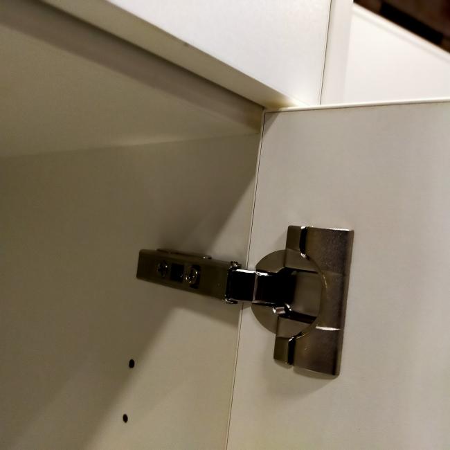  - 3x 115,- pst ex. witte houten 4-deurs lockers met nieuwe sloten eurolocks in zeer nette staat (12)