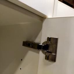  - 3x 115,- pst ex. witte houten 4-deurs lockers met nieuwe sloten eurolocks in zeer nette staat (12)