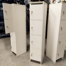  - 3x 115,- pst ex. witte houten 4-deurs lockers met nieuwe sloten eurolocks in zeer nette staat (14)