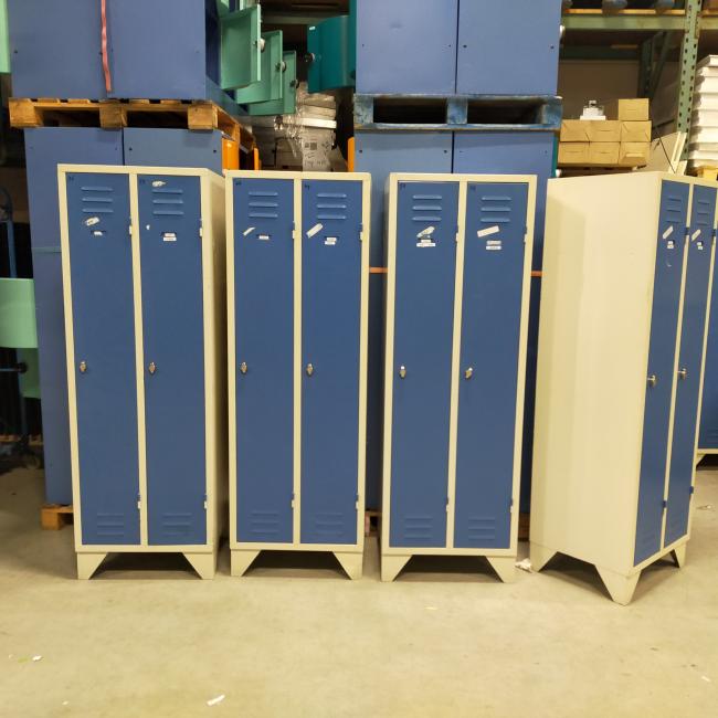  - 4x 125,- pst ex. 2-deurs grijs blauw retro vintage industriele stalen lockerkasten 180x60x50 cm (1)