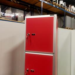  - 4x Aeastic 5-deurs rode lockers hout aluminium met nieuwe sloten eurolocks in zeer nette staat (10)