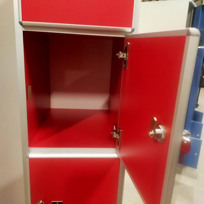  - 4x Aeastic 5-deurs rode lockers hout aluminium met nieuwe sloten eurolocks in zeer nette staat (11)