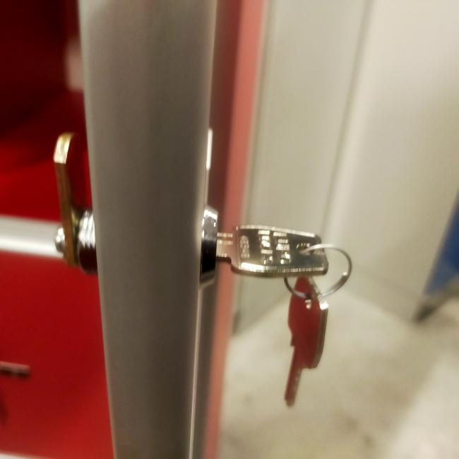  - 4x Aeastic 5-deurs rode lockers hout aluminium met nieuwe sloten eurolocks in zeer nette staat (12)