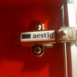  - 4x Aeastic 5-deurs rode lockers hout aluminium met nieuwe sloten eurolocks in zeer nette staat (14)