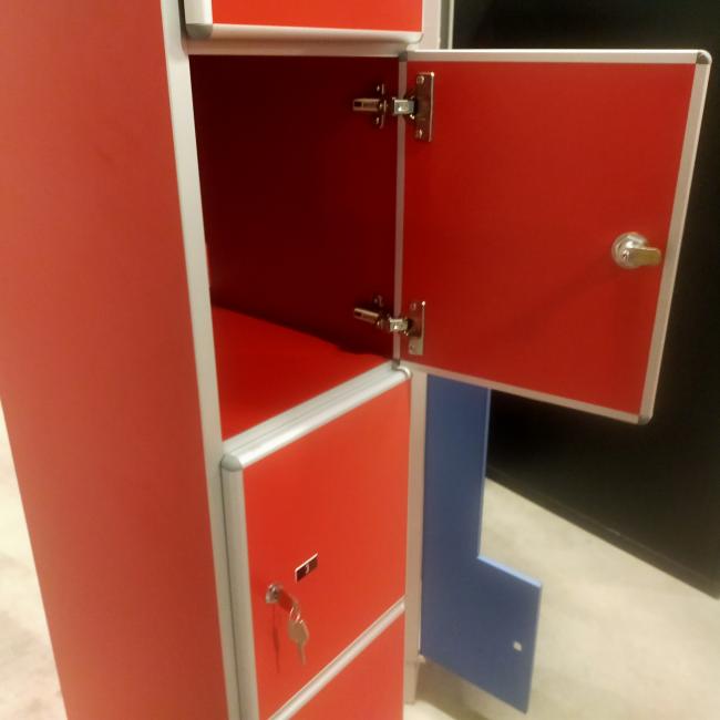  - 4x Aeastic 5-deurs rode lockers hout aluminium met nieuwe sloten eurolocks in zeer nette staat (22)