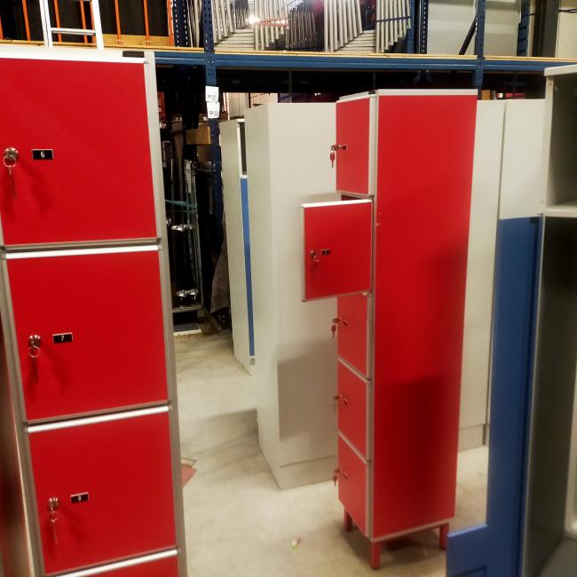  - 4x Aeastic 5-deurs rode lockers hout aluminium met nieuwe sloten eurolocks in zeer nette staat (26)