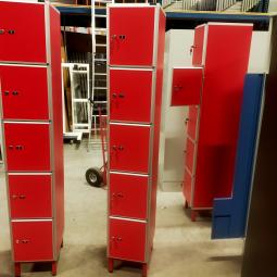  - 4x Aeastic 5-deurs rode lockers hout aluminium met nieuwe sloten eurolocks in zeer nette staat (27)