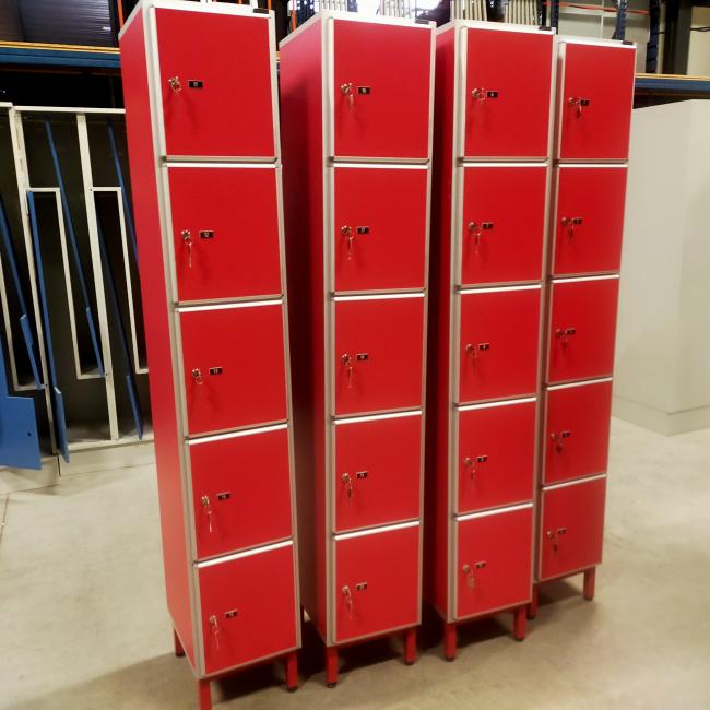  - 4x Aeastic 5-deurs rode lockers hout aluminium met nieuwe sloten eurolocks in zeer nette staat (2)