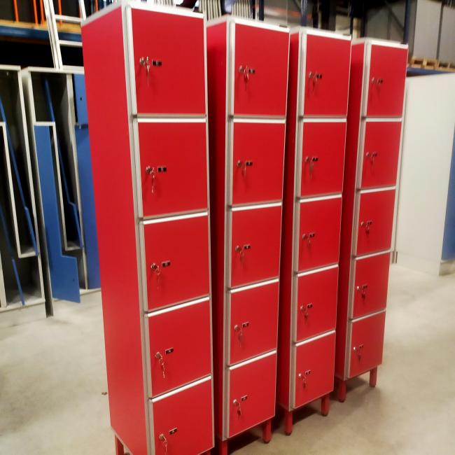  - 4x Aeastic 5-deurs rode lockers hout aluminium met nieuwe sloten eurolocks in zeer nette staat (5)