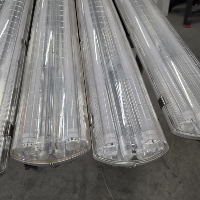  - 3X TL armtuur 2x24 watt LED  en 1x TL armatuur 1x24 watt  (3)